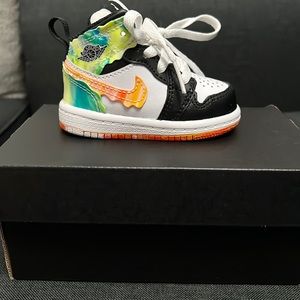 Baby Jordan 1 Mid SE